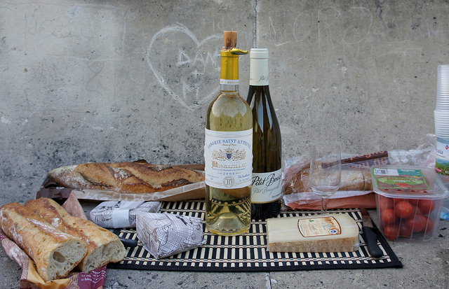 Baguette fromage vin