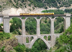 train jaune