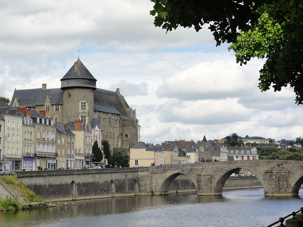 Laval avec vue sur le château