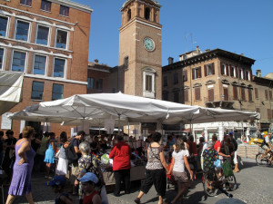 10 - Ferrare Place du marché - Alain Rouiller - Flickr