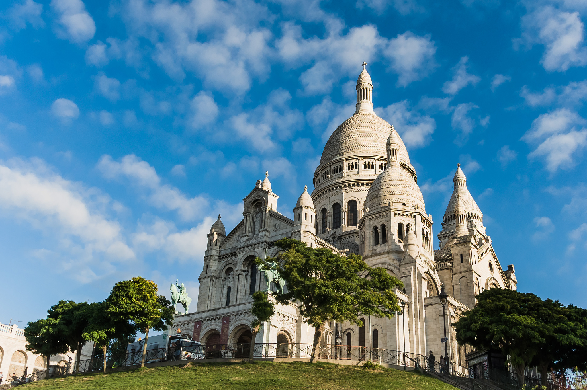 Au coeur du quartier des artistes, une oeuvre d'art: Le Sacré Coeur. Crédit photo @Mark Fischer - Flickr